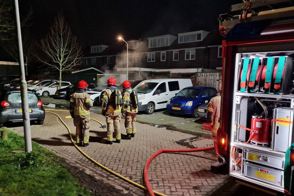 Twee auto's verwoest door brand