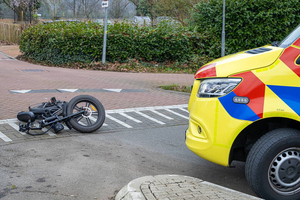 Persoon op fatbike aangereden door automobilist