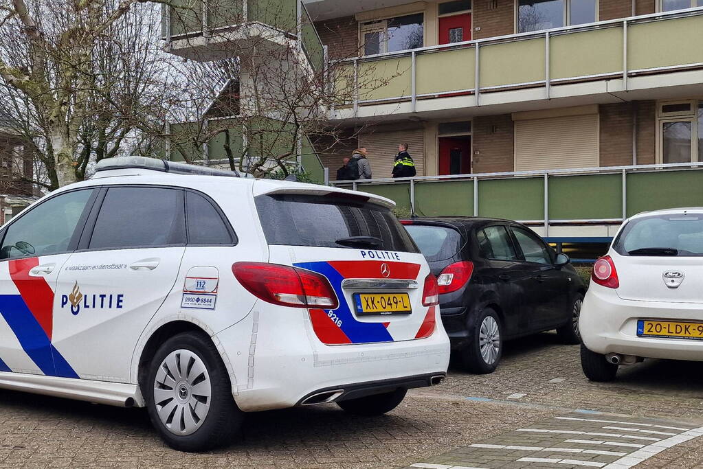 Politie onderzoekt explosie bij flat