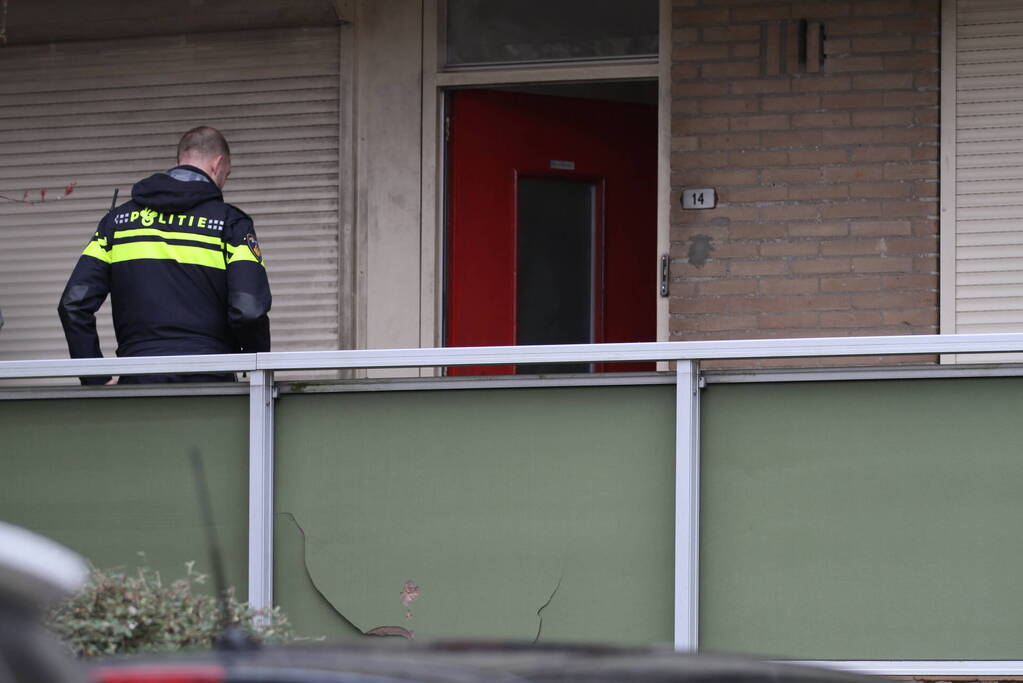 Politie onderzoekt explosie bij flat