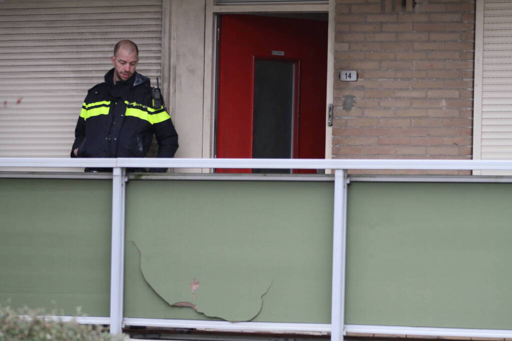 Politie onderzoekt explosie bij flat