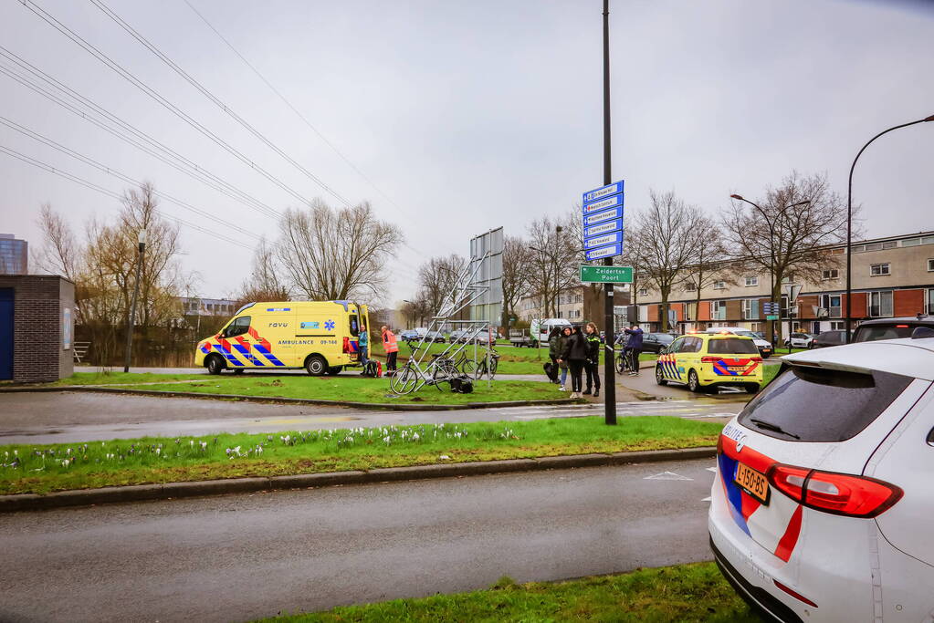 Traumahelikopter landt na ongeval met fietser