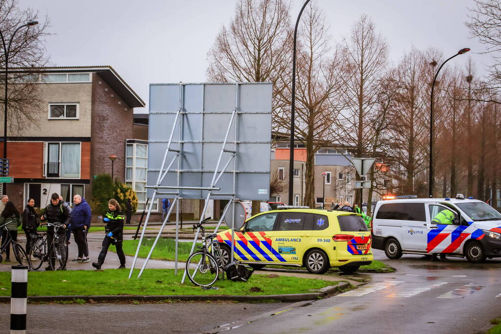 Traumahelikopter landt na ongeval met fietser