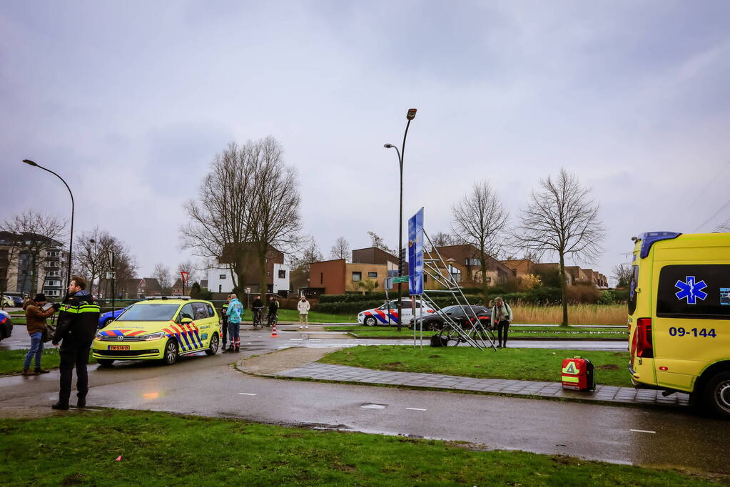 Traumahelikopter landt na ongeval met fietser