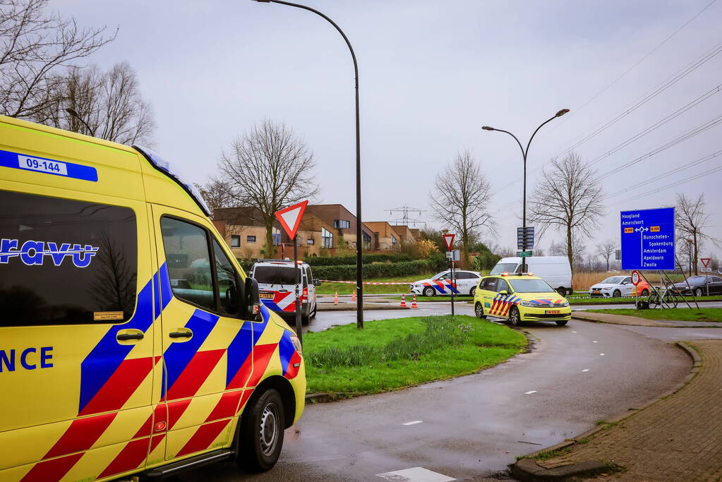 Traumahelikopter landt na ongeval met fietser