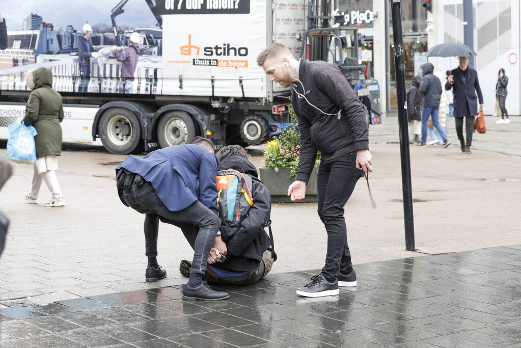 Undercover eenheden oefenen aanhouding in centrum