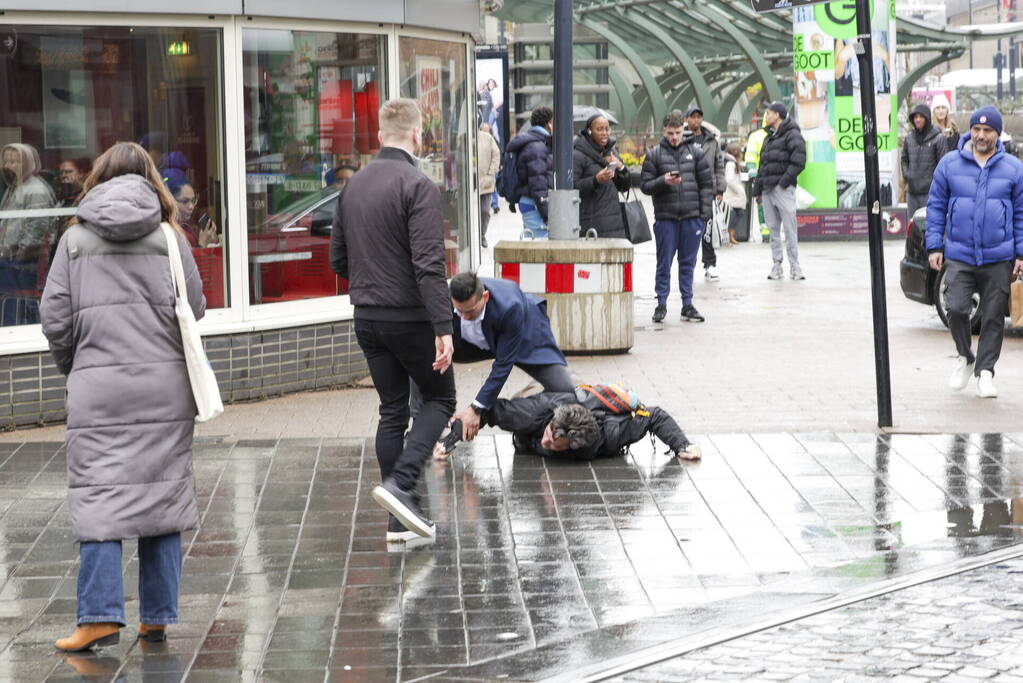 Undercover eenheden oefenen aanhouding in centrum