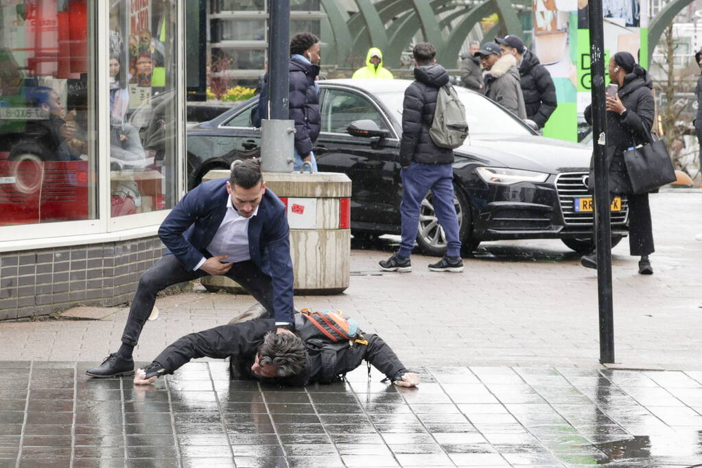 Undercover eenheden oefenen aanhouding in centrum