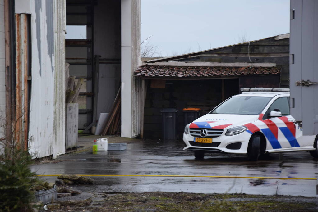 Arrestatieteam valt loods binnen