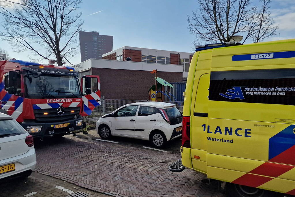 Basisschool ontruimd vanwege vreemde geur