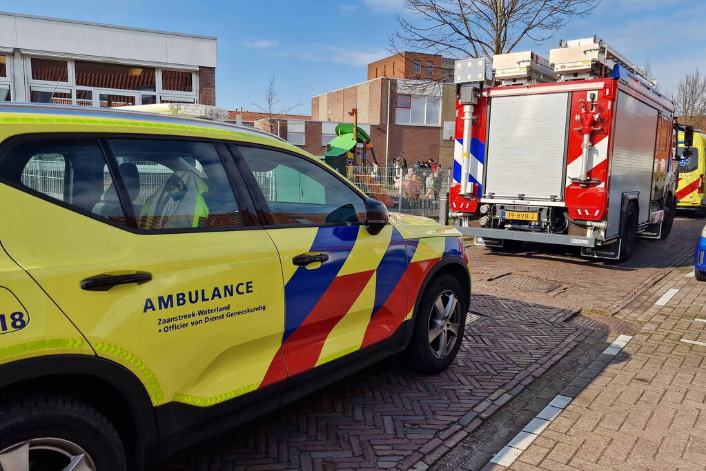 Basisschool ontruimd vanwege vreemde geur