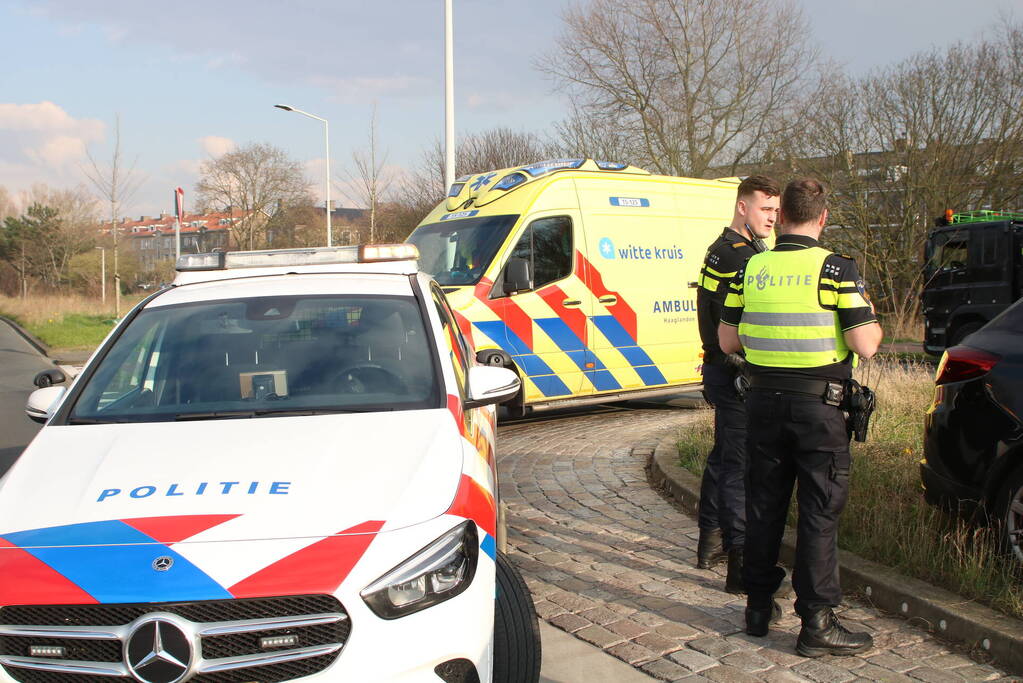 Vrachtwagen klapt op personenauto