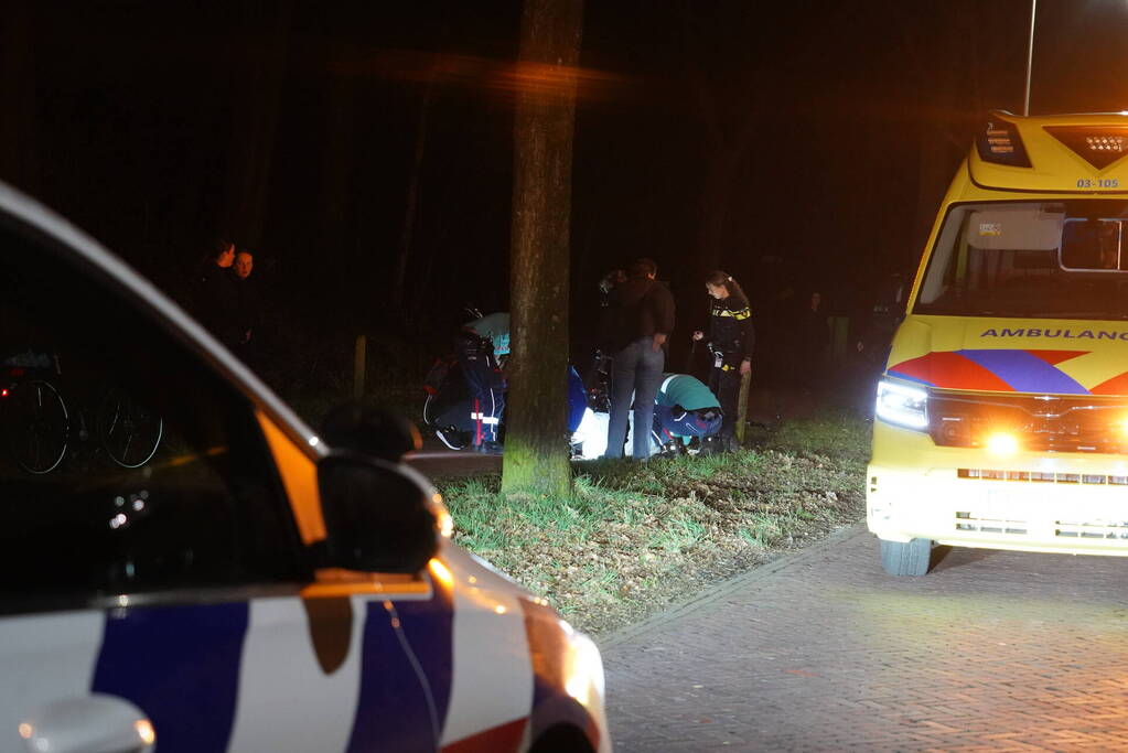 Meisje bekneld in fiets bij ongeval met andere fiets