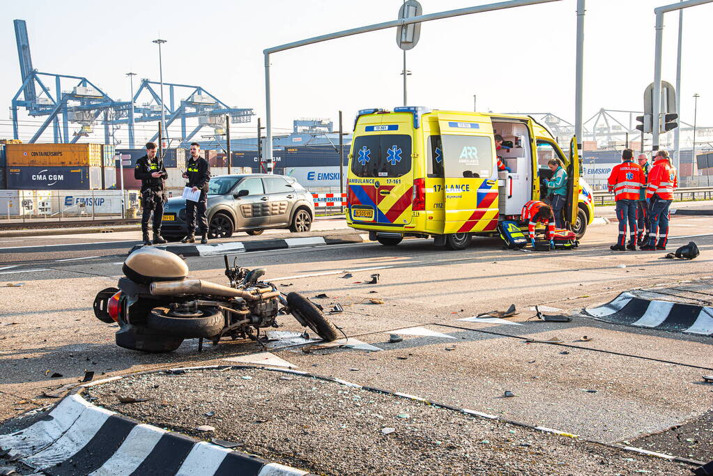 Motorrijder ernstig gewond bij aanrijding