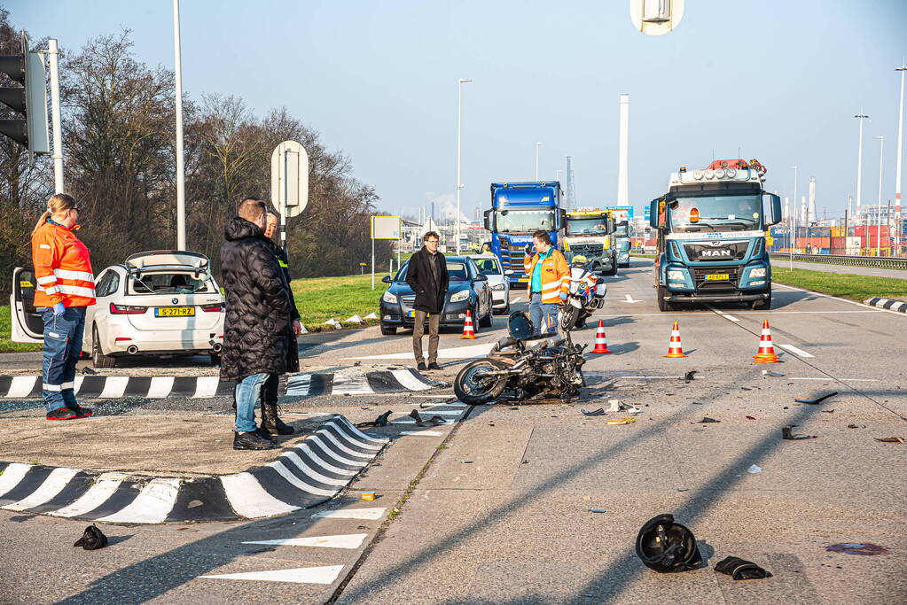 Motorrijder ernstig gewond bij aanrijding