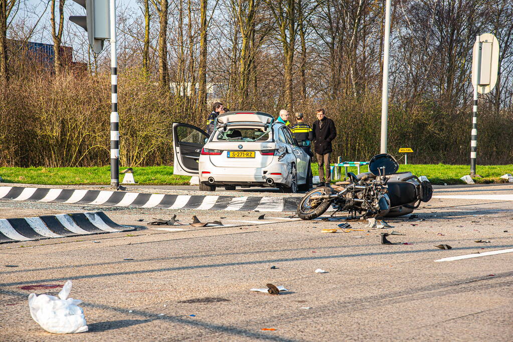 Motorrijder ernstig gewond bij aanrijding