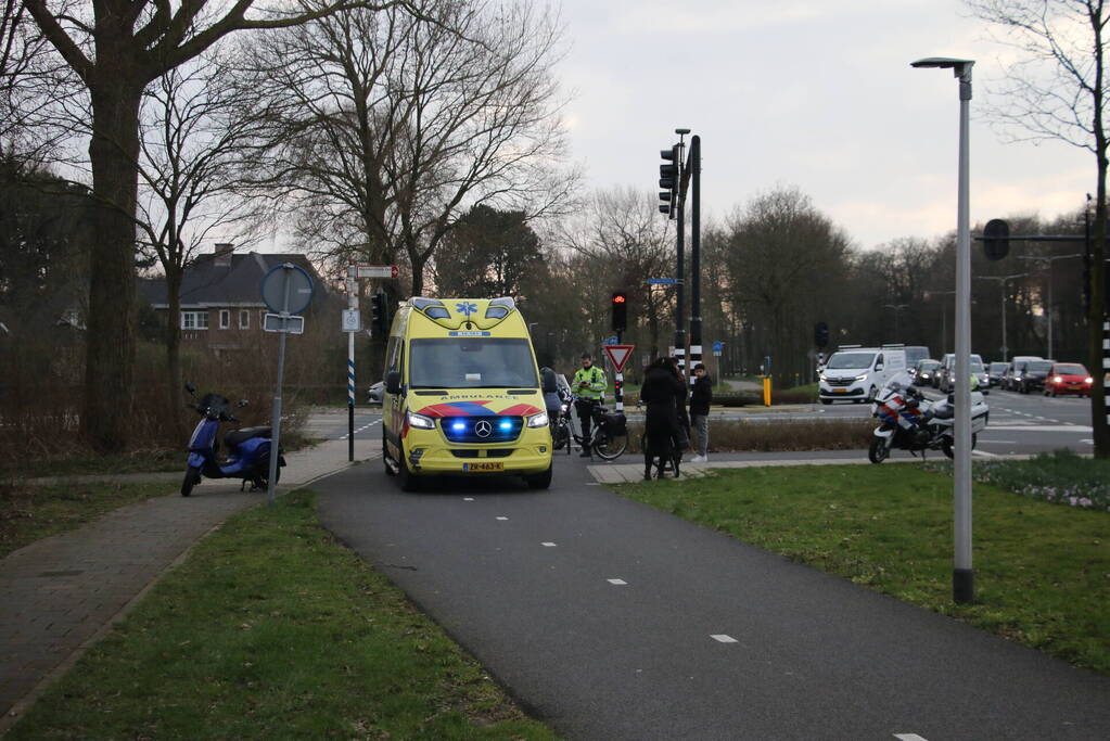 Fietser gewond bij botsing met scooterrijder