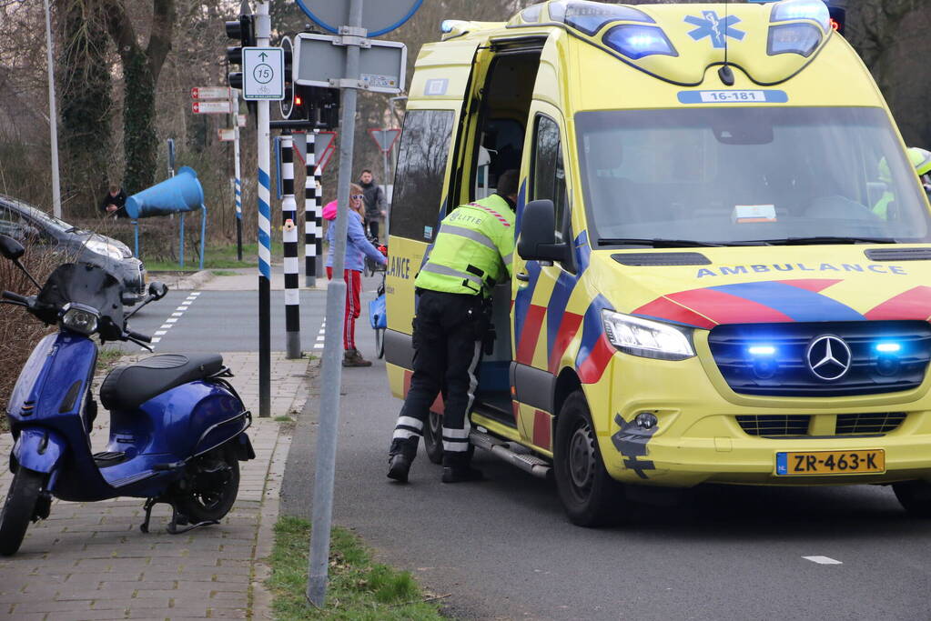 Fietser gewond bij botsing met scooterrijder