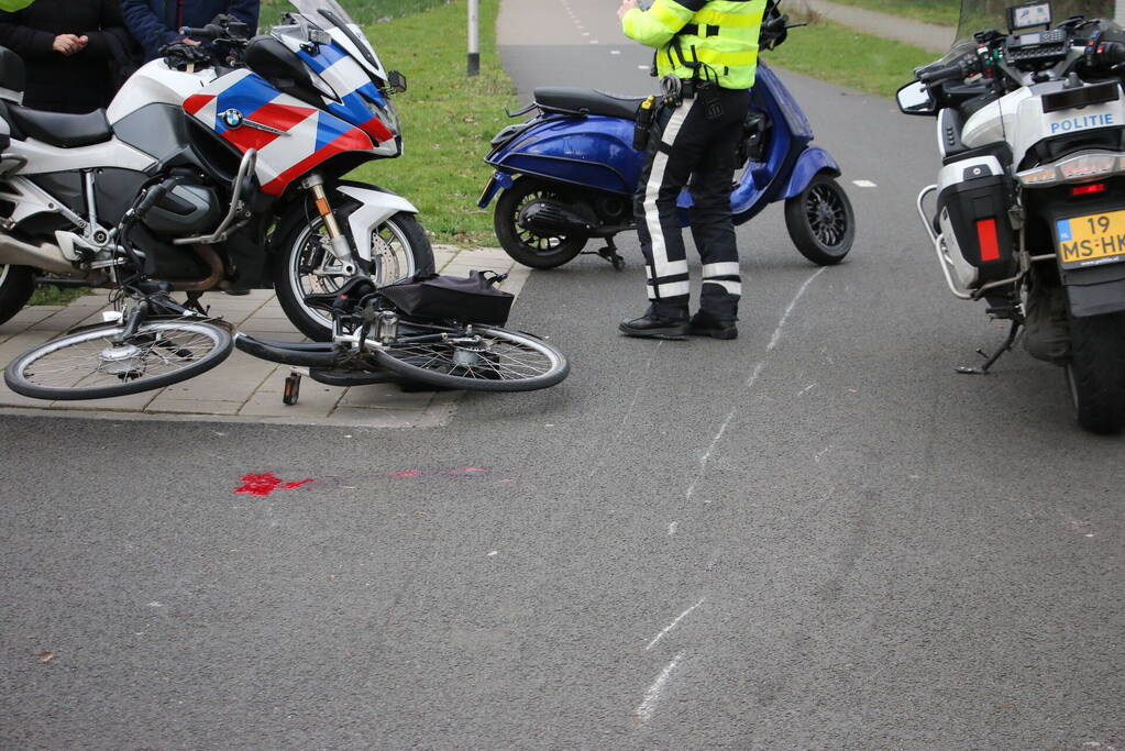 Fietser gewond bij botsing met scooterrijder