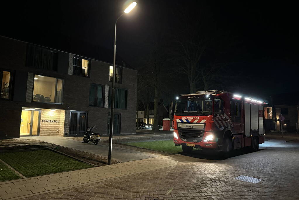 Brandweer bevrijdt persoon uit kamer