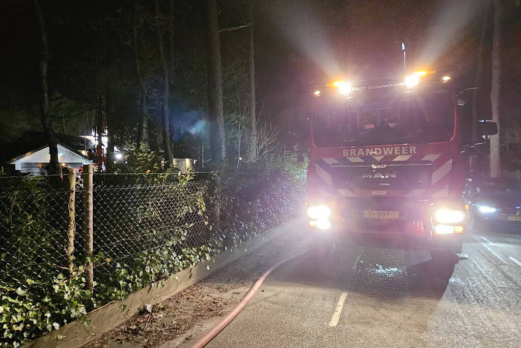 Brandweer dooft schoorsteenbrand