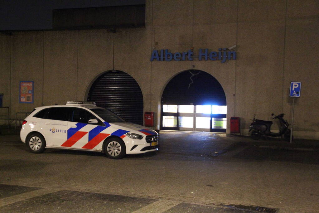 Supermarkt personeel bedreigt tijdens overval