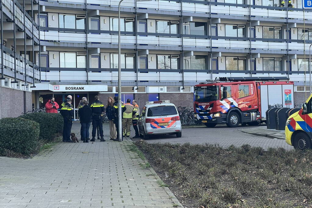 Hulpdiensten ingezet voor persoon met onbegrepen gedrag in flat