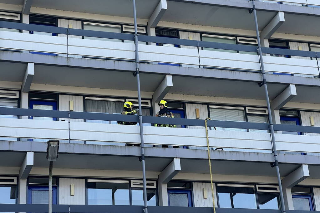 Hulpdiensten ingezet voor persoon met onbegrepen gedrag in flat