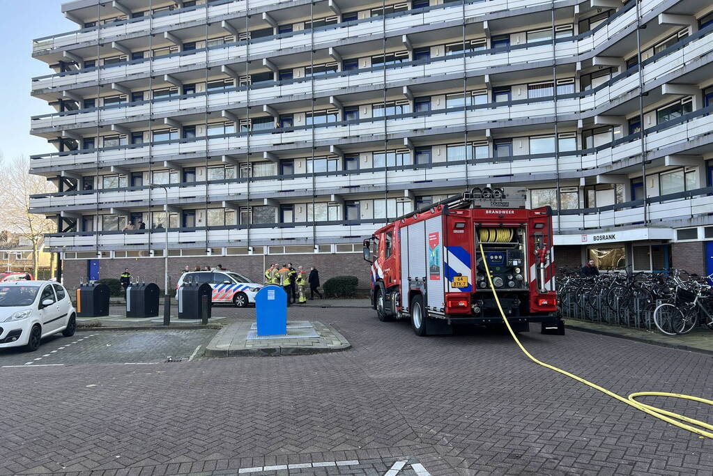 Hulpdiensten ingezet voor persoon met onbegrepen gedrag in flat