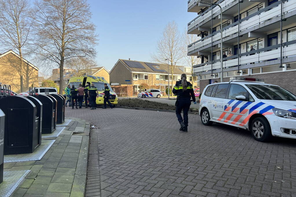 Hulpdiensten ingezet voor persoon met onbegrepen gedrag in flat