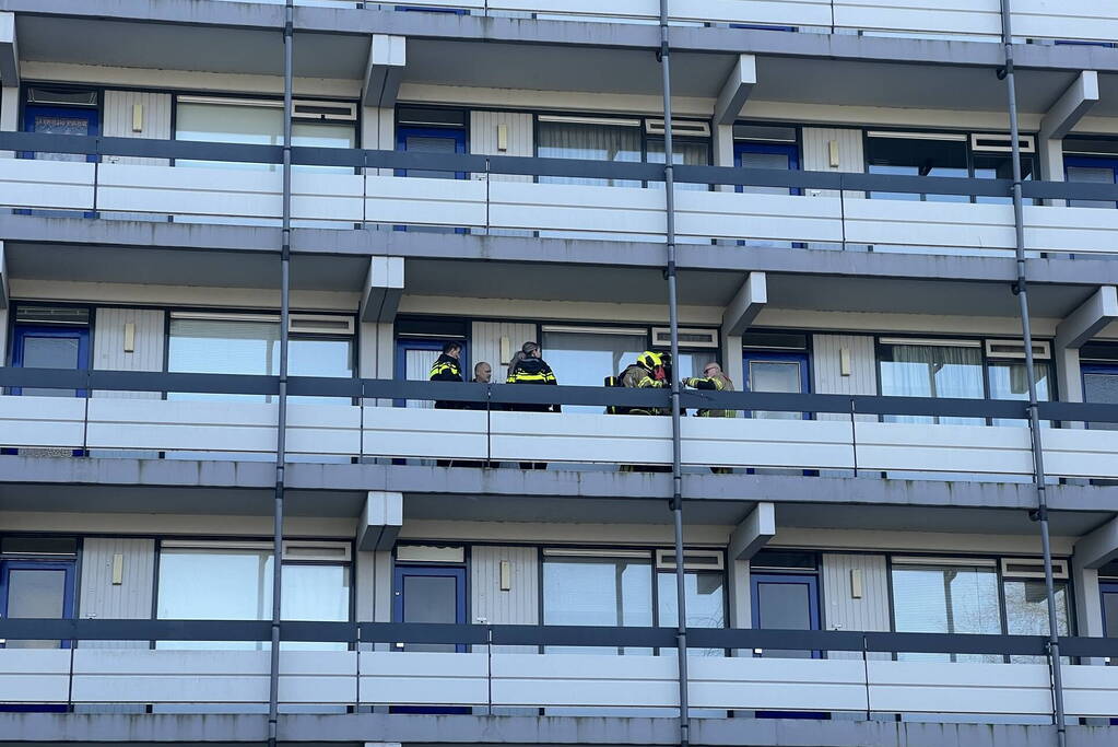 Hulpdiensten ingezet voor persoon met onbegrepen gedrag in flat