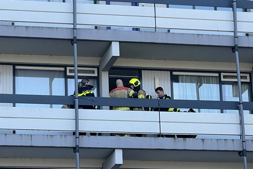 Hulpdiensten ingezet voor persoon met onbegrepen gedrag in flat