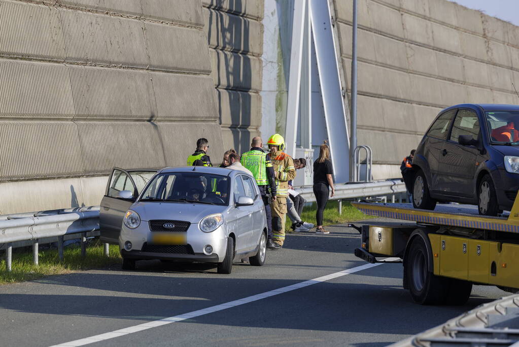 Ongeval op snelweg tussen meerdere voertuigen