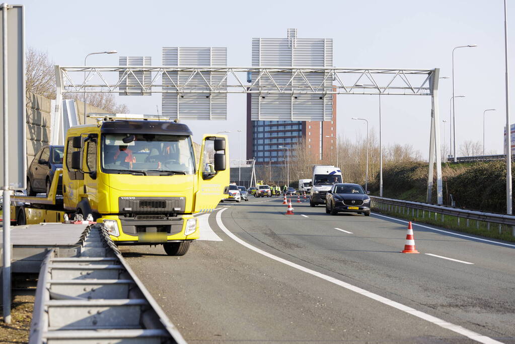 Ongeval op snelweg tussen meerdere voertuigen