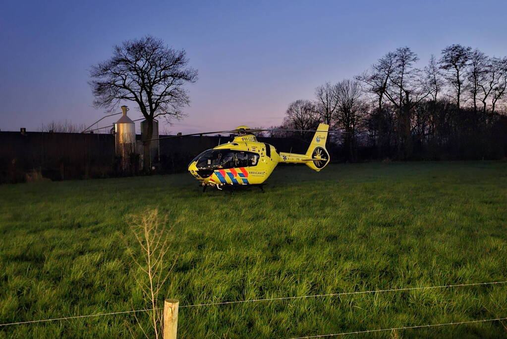 Traumahelikopter landt voor medische noodsituatie in huis