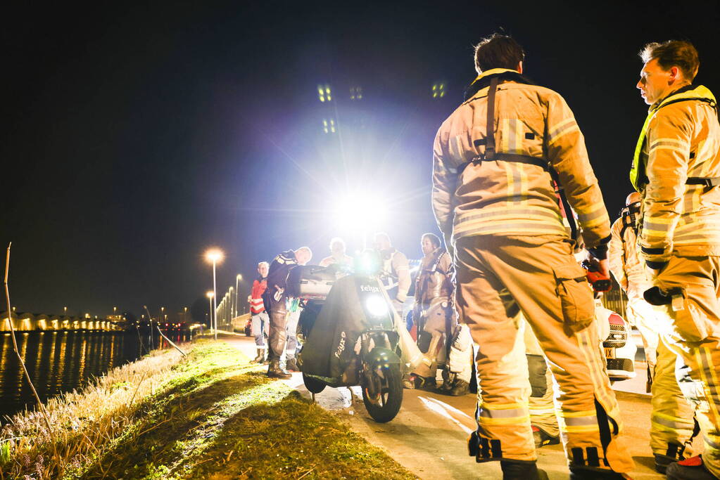 Onderzoek naar mogelijke persoon te water