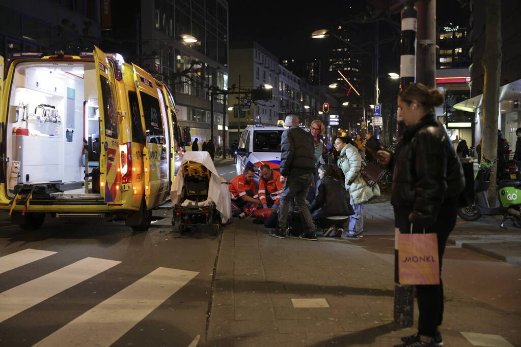 Voetganger gewond bij botsing met auto