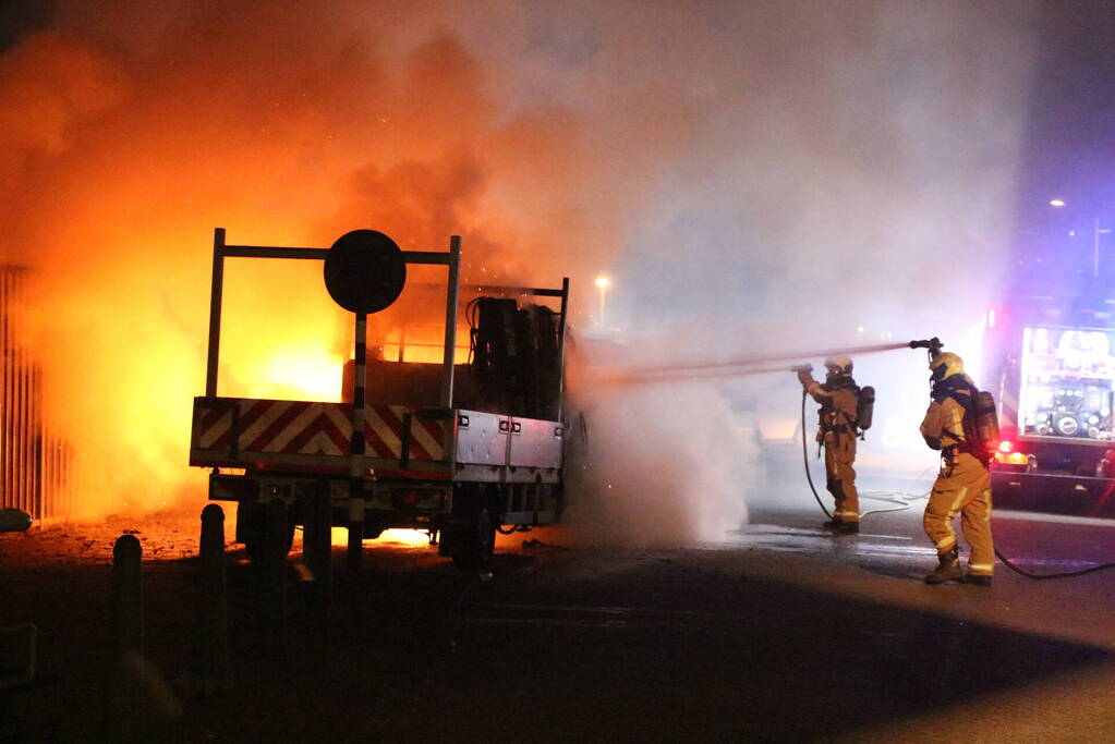 Voertuig volledig verwoest door brand