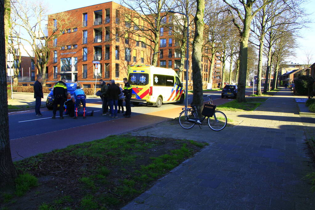 Fietser en automobilist in botsing