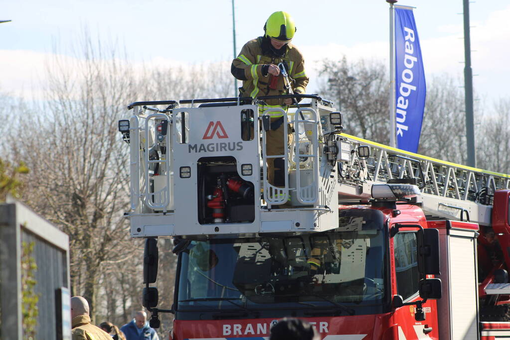 Brand in sporthal snel geblust