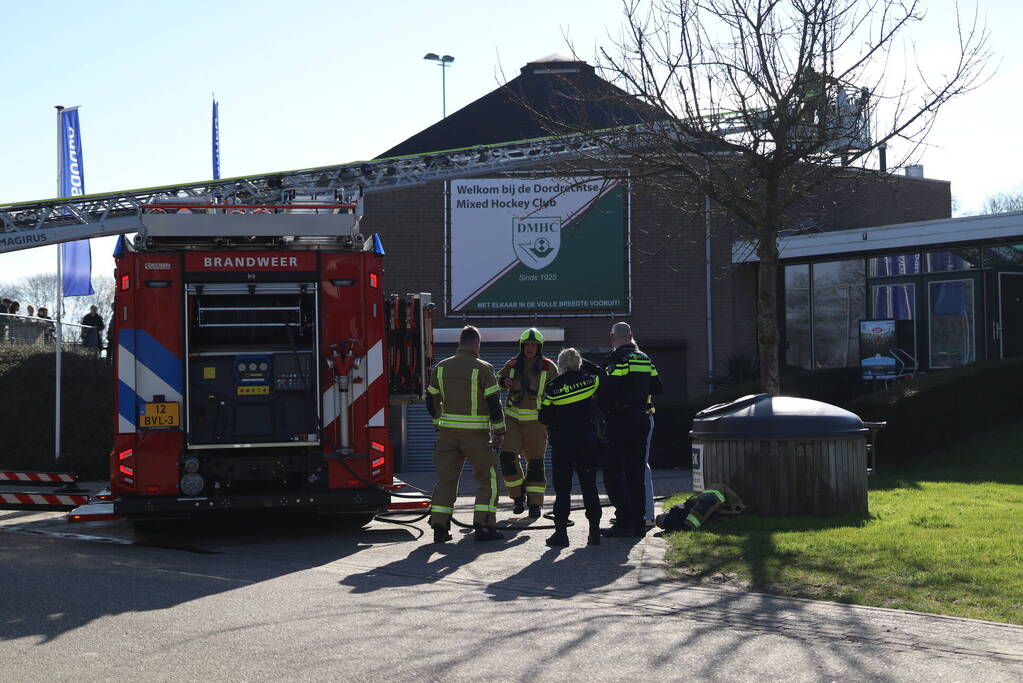 Brand in sporthal snel geblust