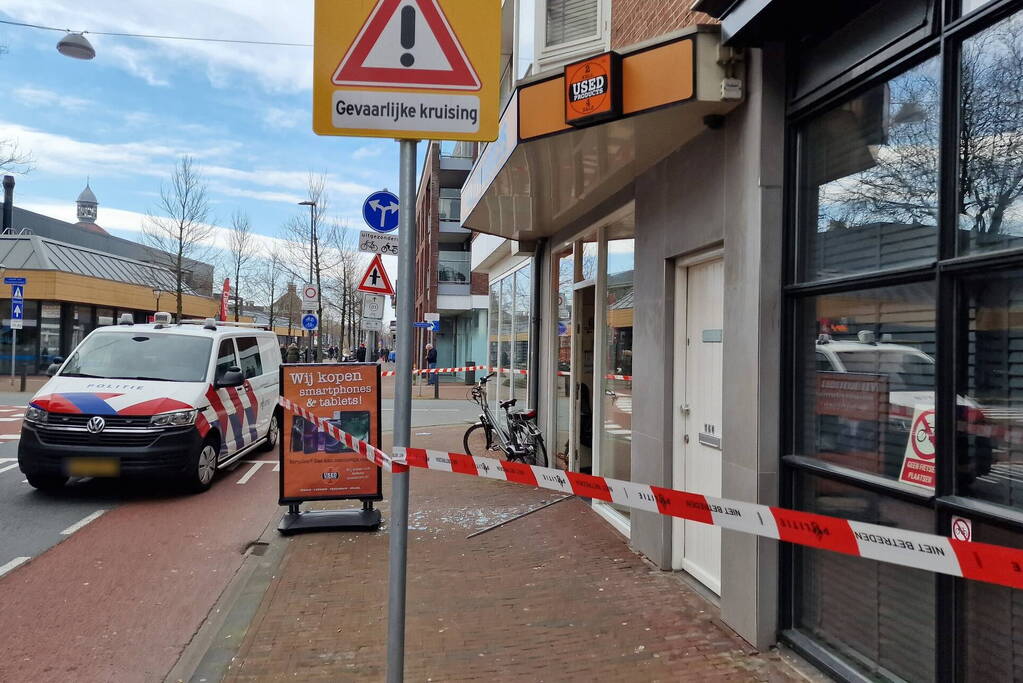 Politie lost schoten na gewapende overval