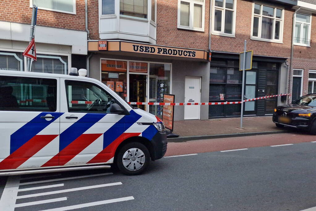 Politie lost schoten na gewapende overval