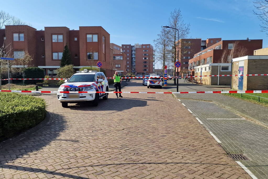 Politie lost schoten na gewapende overval