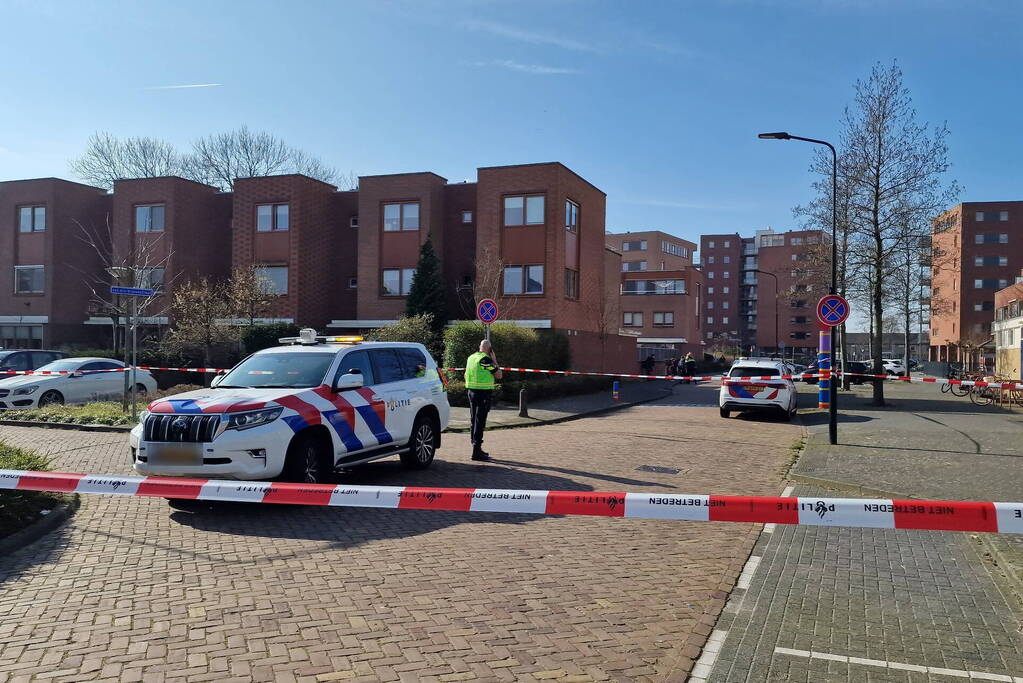 Politie lost schoten na gewapende overval