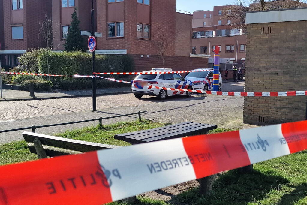 Politie lost schoten na gewapende overval