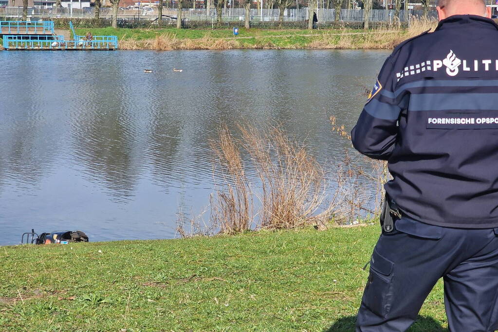 Politie lost schoten na gewapende overval