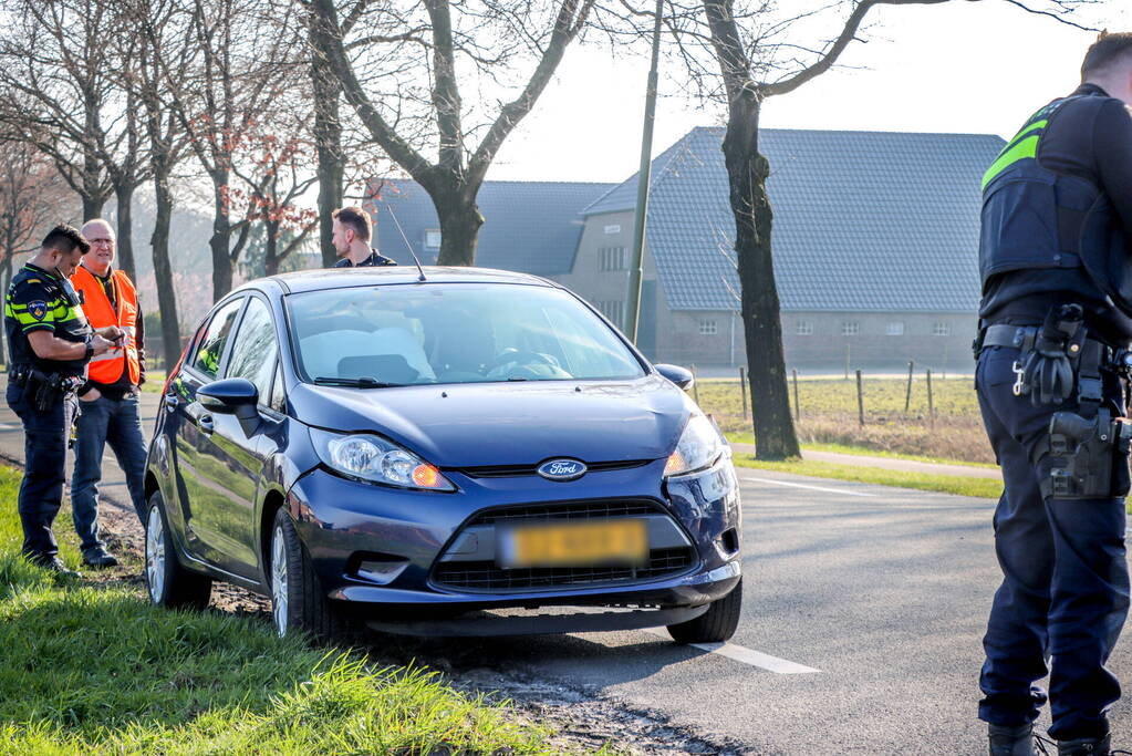 Automobilist gaat ervandoor na ongeval met drie andere auto's