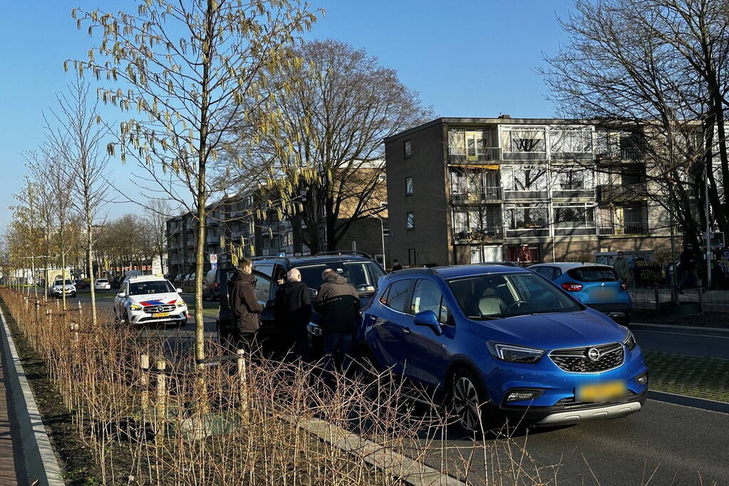 Meerdere voertuigen beschadigd na kop-staart aanrijding