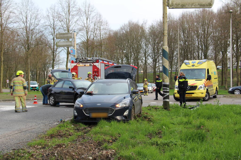 Veel schade bij ongeval op kruising